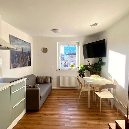 Little Plaza Duplex Apartment Ljubljana Bagian luar foto