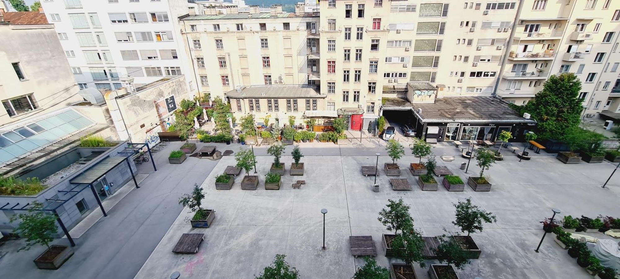 Little Plaza Duplex Apartment Ljubljana Bagian luar foto