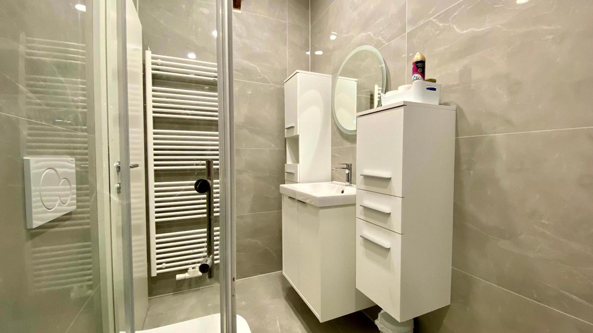 Little Plaza Duplex Apartment Ljubljana Bagian luar foto